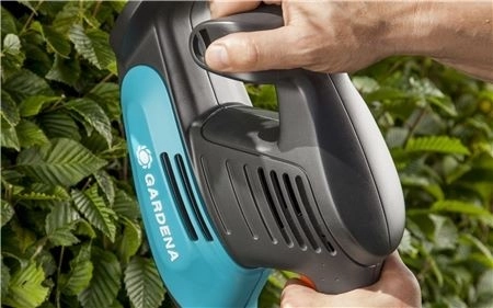 Taille-haies électrique EasyCut GARDENA - 450W - 9831-20 4 Taille-haies électrique EasyCut GARDENA - 450W - 9831-20 – Image 2