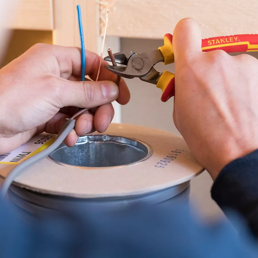 PInce Coupante Diagonale Isolée 1000V STANLEY 160 Mm - 0-84-003 4 PInce Coupante Diagonale Isolée 1000V STANLEY 160 Mm - 0-84-003 – Image 2