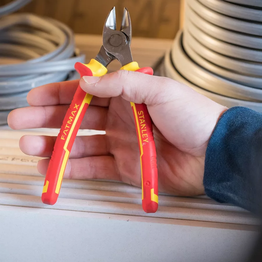 PInce Coupante Diagonale Isolée 1000V STANLEY 160 Mm - 0-84-003 5 PInce Coupante Diagonale Isolée 1000V STANLEY 160 Mm - 0-84-003 – Image 3
