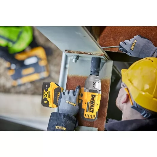 Boulonneuse ½” Avec Coque DEWALT XR 18V 5.0Ah Brushless 1396 Nm - 2 Batteries, Chargeur - DCF900P2G-QW 4 Boulonneuse ½” Avec Coque DEWALT XR 18V 5.0Ah Brushless 1396 Nm - 2 Batteries, Chargeur - DCF900P2G-QW – Image 2
