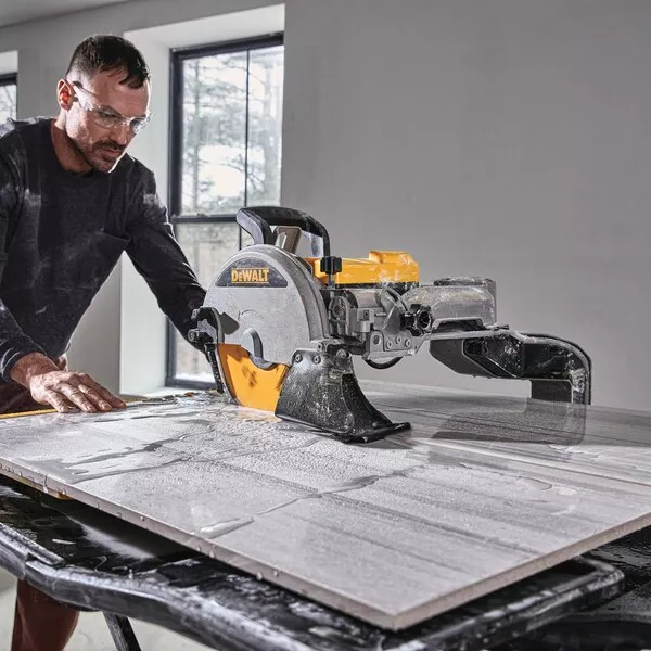Scie à Carrelage Grande Capacité DEWALT 1600W 250 Mm - D36000-QS 7 Scie à Carrelage Grande Capacité DEWALT 1600W 250 Mm - D36000-QS – Image 5