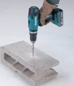 Perceuse Visseuse à Percussion MAKITA 18V Li-Ion 1.3Ah En Mallette ALU + KIT D'accessoires - HP457DWEX4 -Maxoutil Soldes hp457