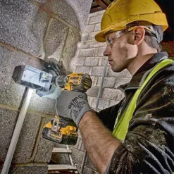 Perceuse-visseuse à Percussion DEWALT XR 18V - Sans Batterie, Ni Chargeur - DCD805NT-XJ -Maxoutil Soldes perceuse visseuse a percussion dewalt dcd796nt 18 v xr brushless machine nue 2